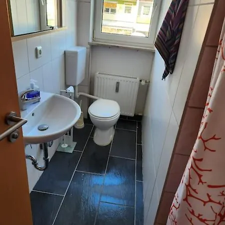 2: Einfache 1-zimmer In Apartament *