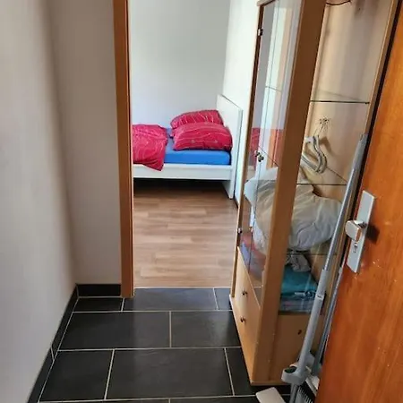 2: Einfache 1-zimmer In Apartament *